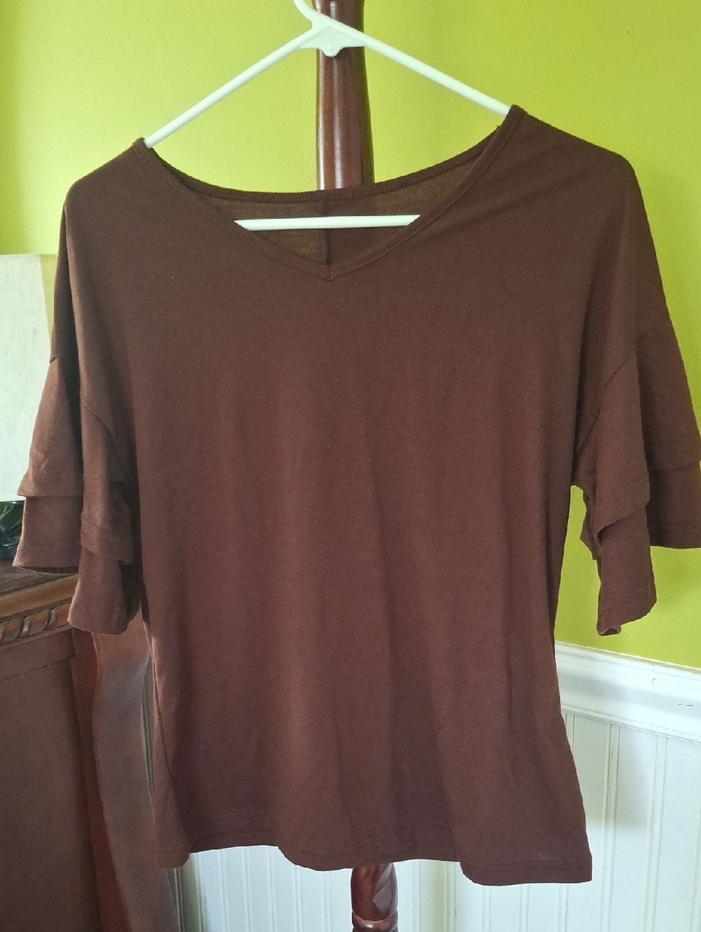 Women's Brown V-Neck Short Sleeve Ruffle Tee